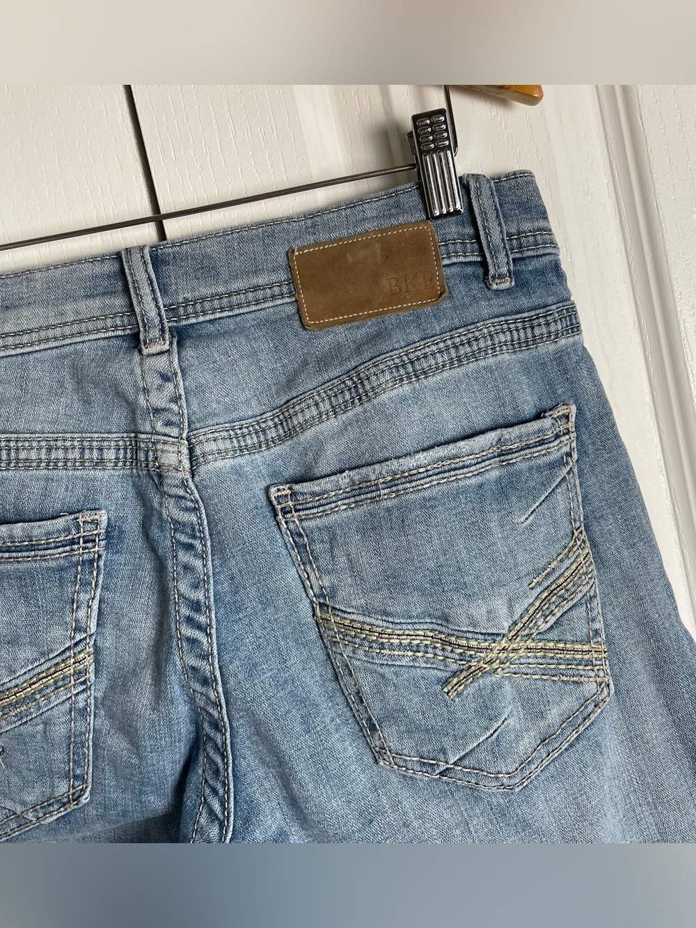BKE Alec Jeans Men’s 32x32 (actual 32x26) Hemmed Whiskering Distressed Casual - Picture 10 of 16